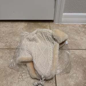 TORY BURCH OATMEAL MELANGE CABLE KNIT TRAPPER GENUINE SHEARLING HAT
